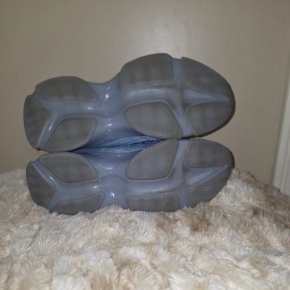 Stylish Light Blue Knit Sneakers - Picture 6 of 6